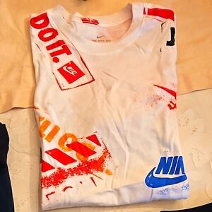 Nike colorful t-shirt